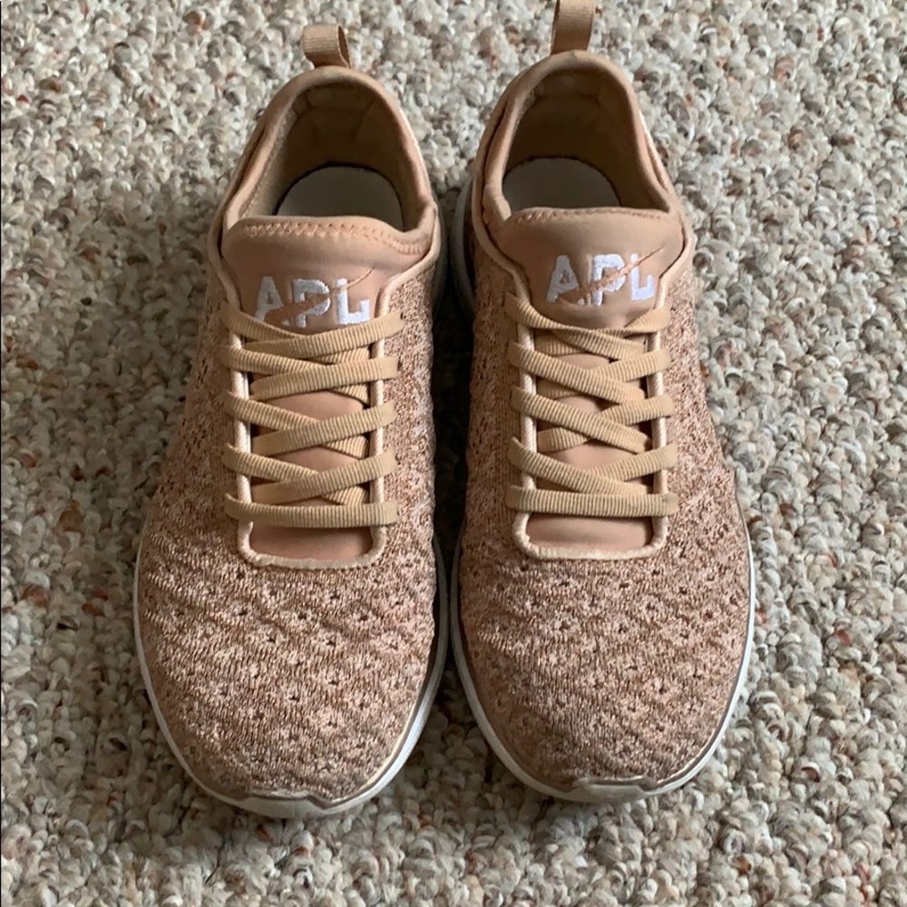 APL techloom plantom propelium  in rose gold